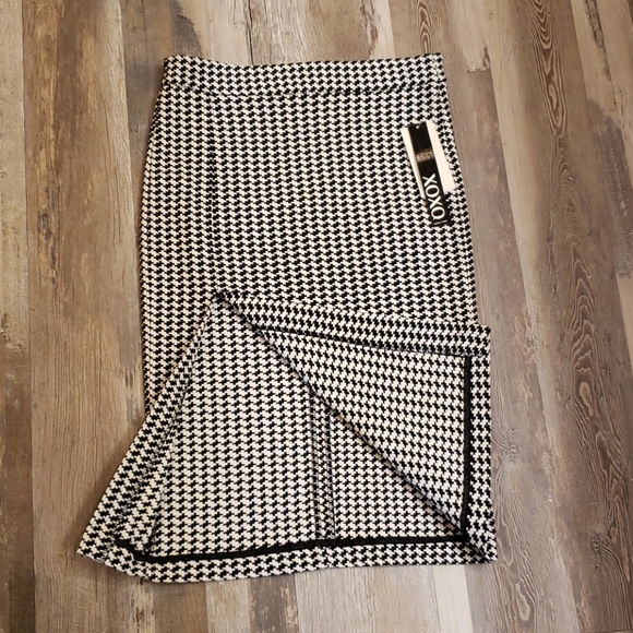 XOXO skirt - Picture 3 of 10